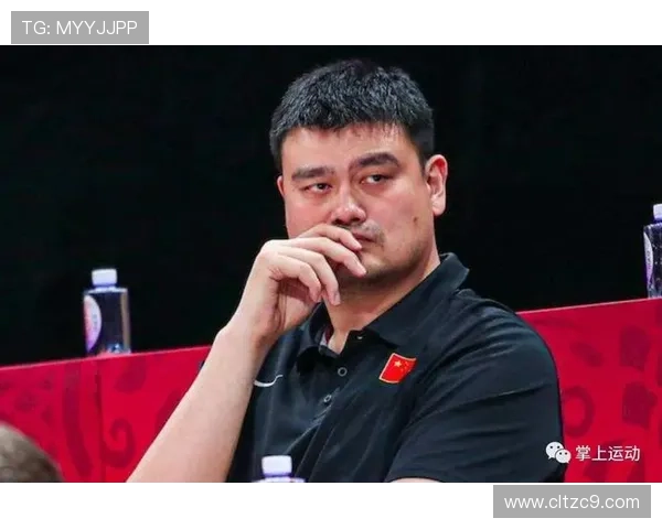 篮球场上的意外碰撞kb不慎撞伤姚明引发的热议与反思